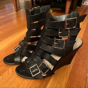 Vince Camuto black strappy buckle wedge sandals size 8